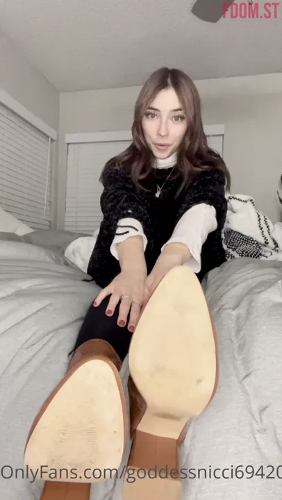 Goddessnicci69420 - Hot And Sweaty Feet Reveal.mp4