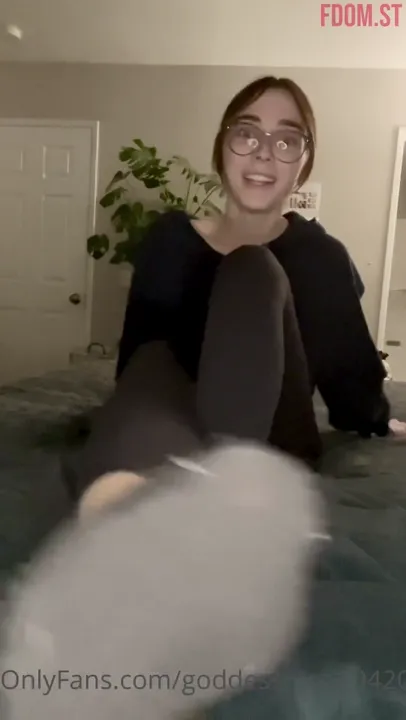 Goddessnicci69420 - Stinky Gym Feet Domination Session.mp4